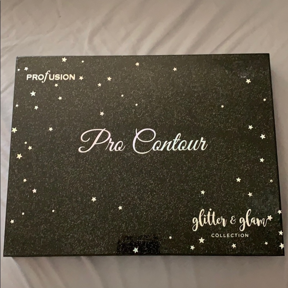 New and unused/unopened PRO Contour makeup
